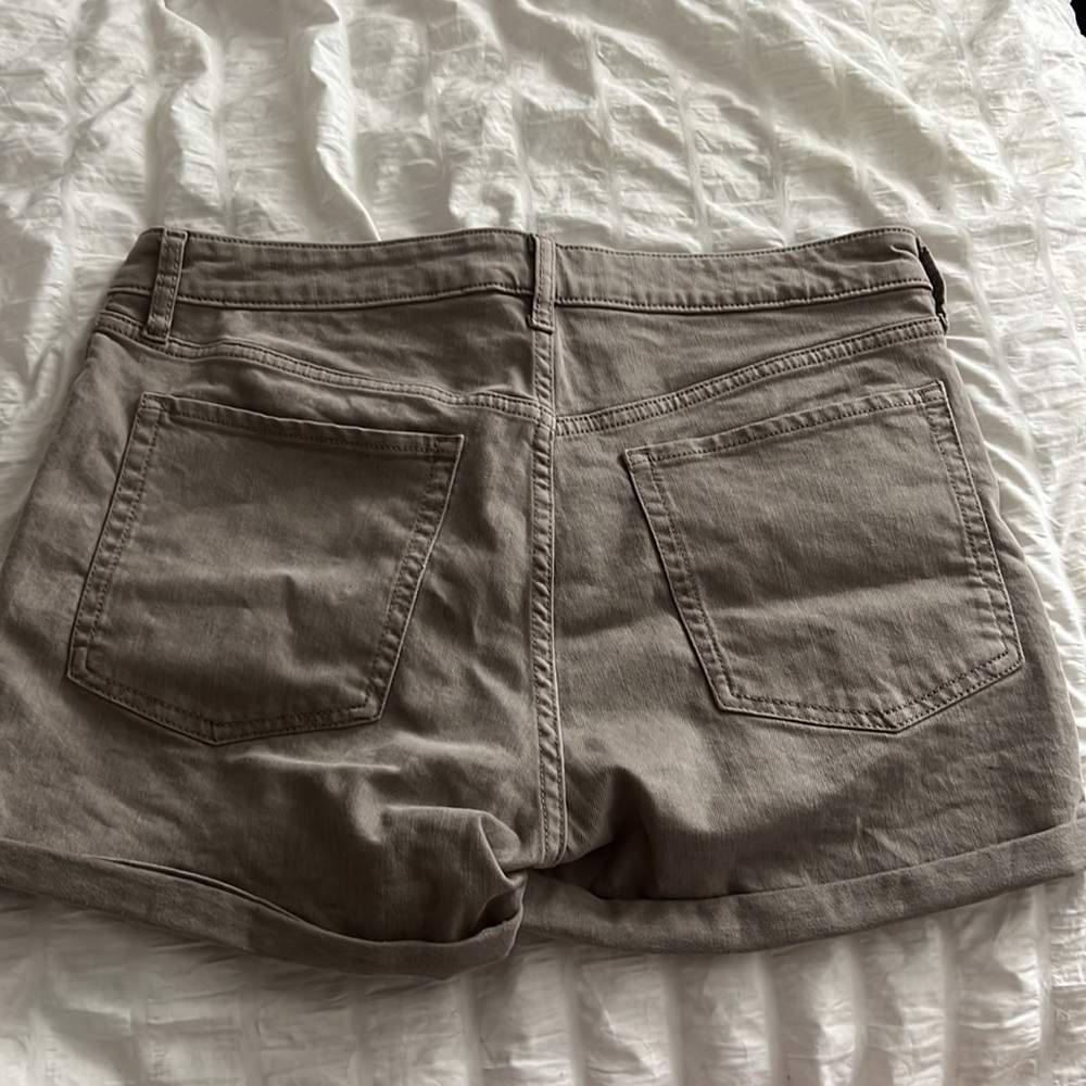 High Rise Shorts - Picture 5 of 6